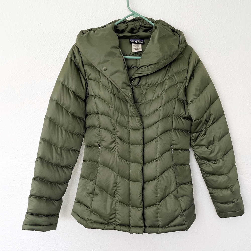 Patagonia Downtown Loft Down Hooded Puffer Parka